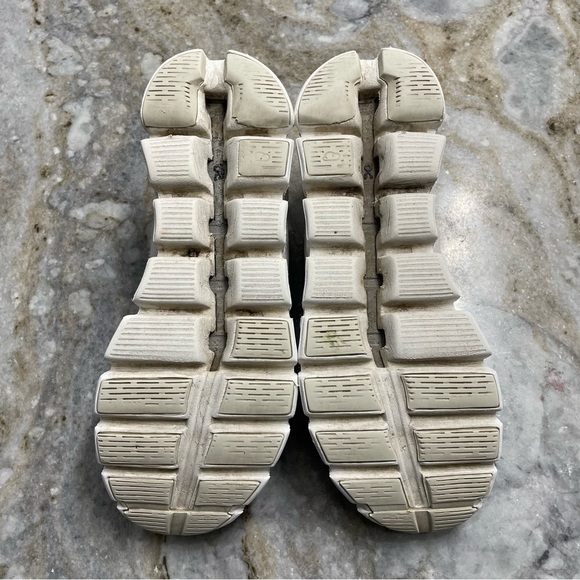 On Running On Cloud 5 Women’s 9.5 Pearl/White 59.98773 Athletic Running Shoe - Picture 9 of 10